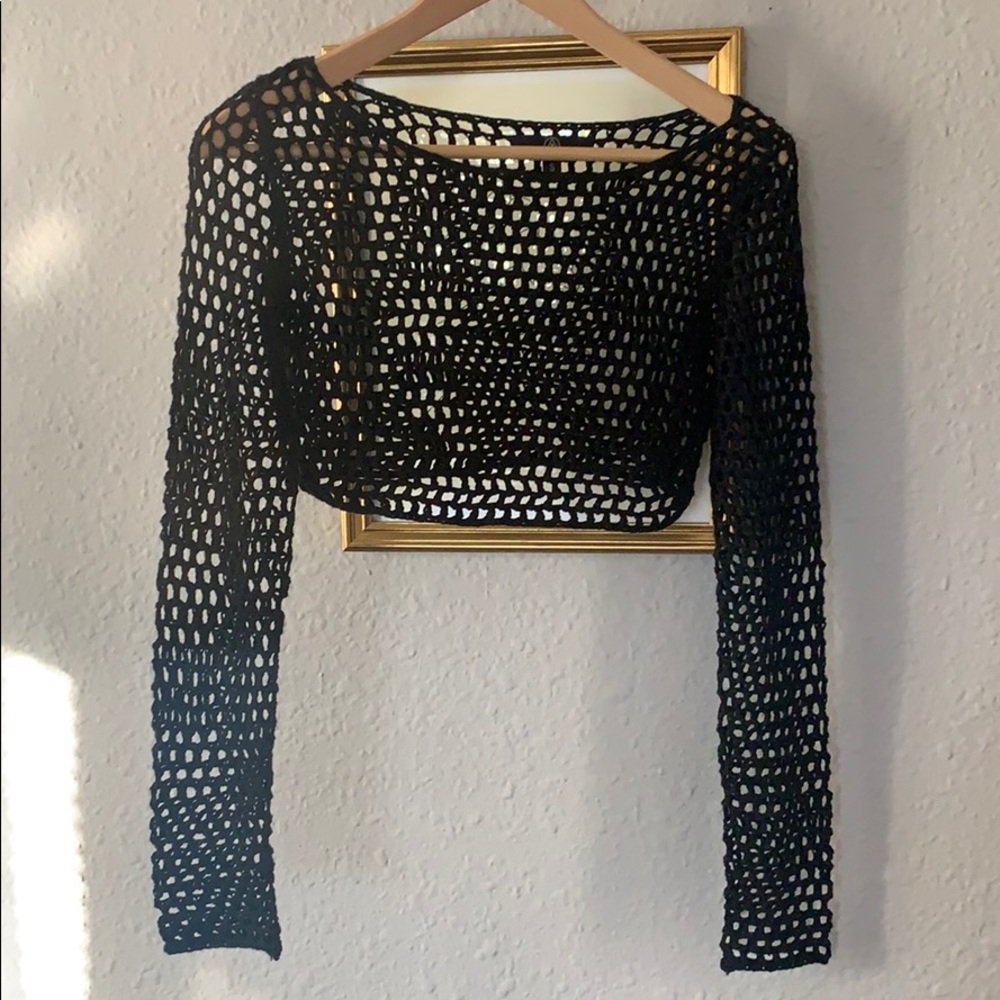 Black hole crop top